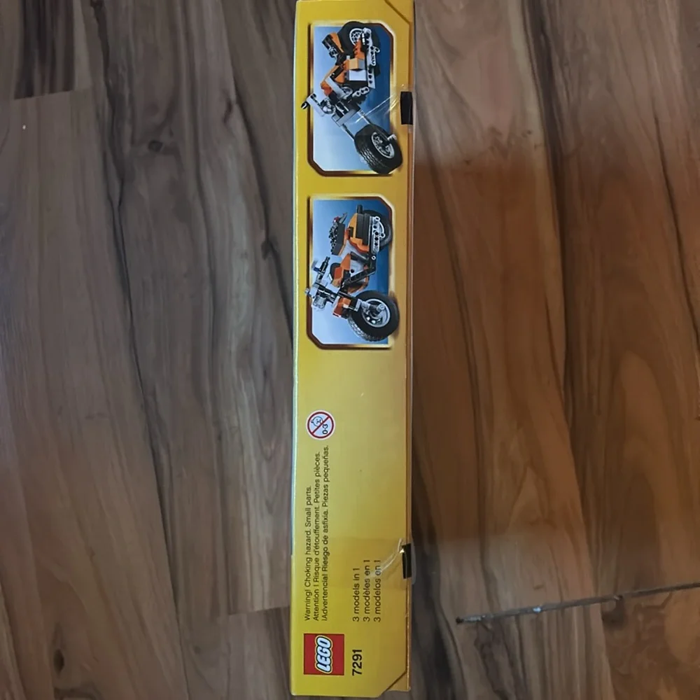 Lego Creator 3 in 1 Street Rebel - Picture 3 of 3